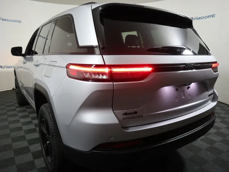 2025 Jeep Grand Cherokee Limited photo 9