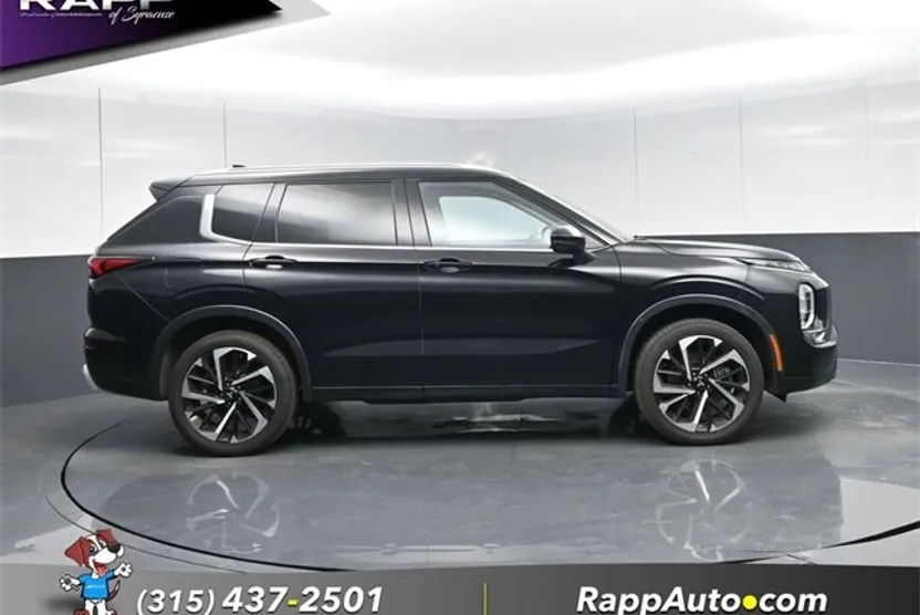2024 Mitsubishi Outlander SEL photo 1