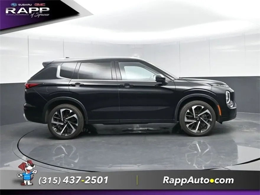2024 Mitsubishi Outlander SEL photo 1