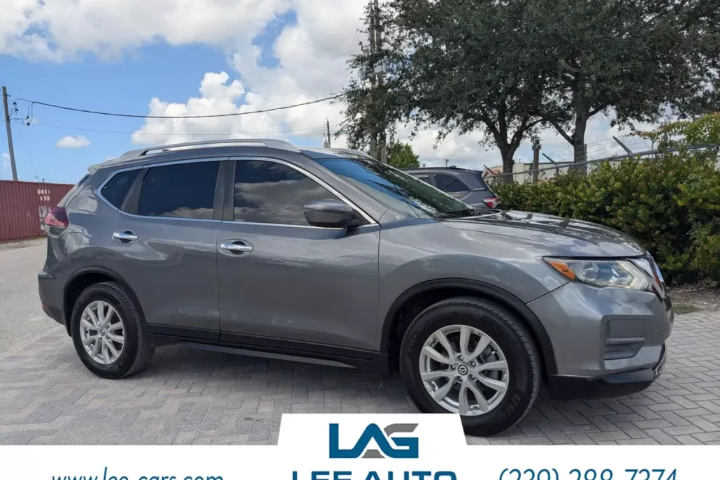 2018 Nissan Rogue SV photo 1