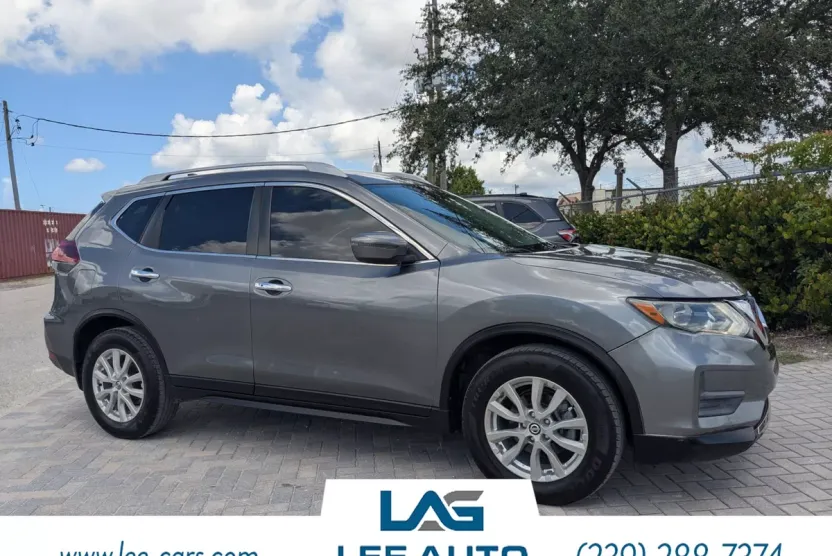 2018 Nissan Rogue SV photo 1