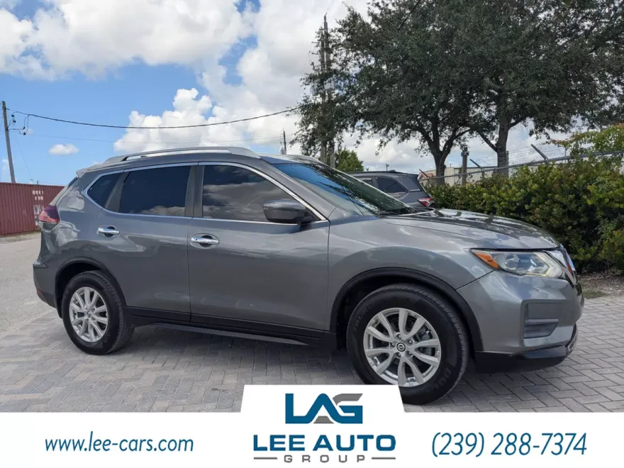 2018 Nissan Rogue SV photo 1