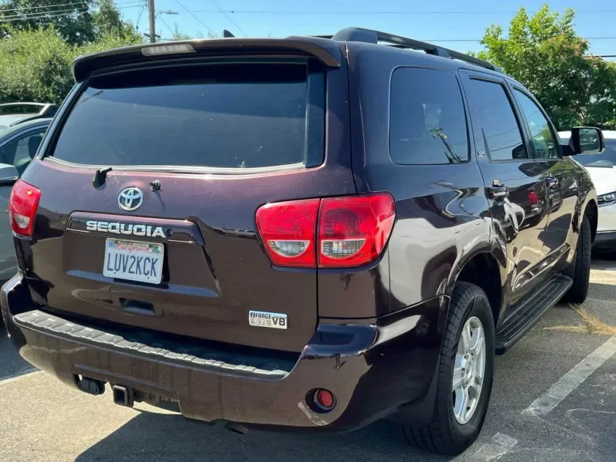 2012 Toyota Sequoia SR5 photo 1