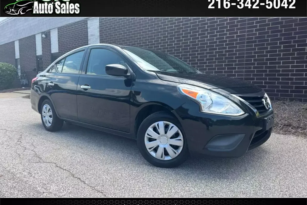 2019 Nissan Versa Sedan SV photo 1