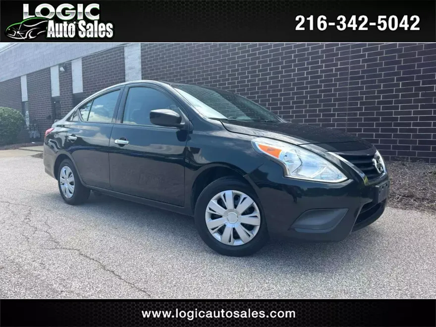 2019 Nissan Versa Sedan SV photo 1