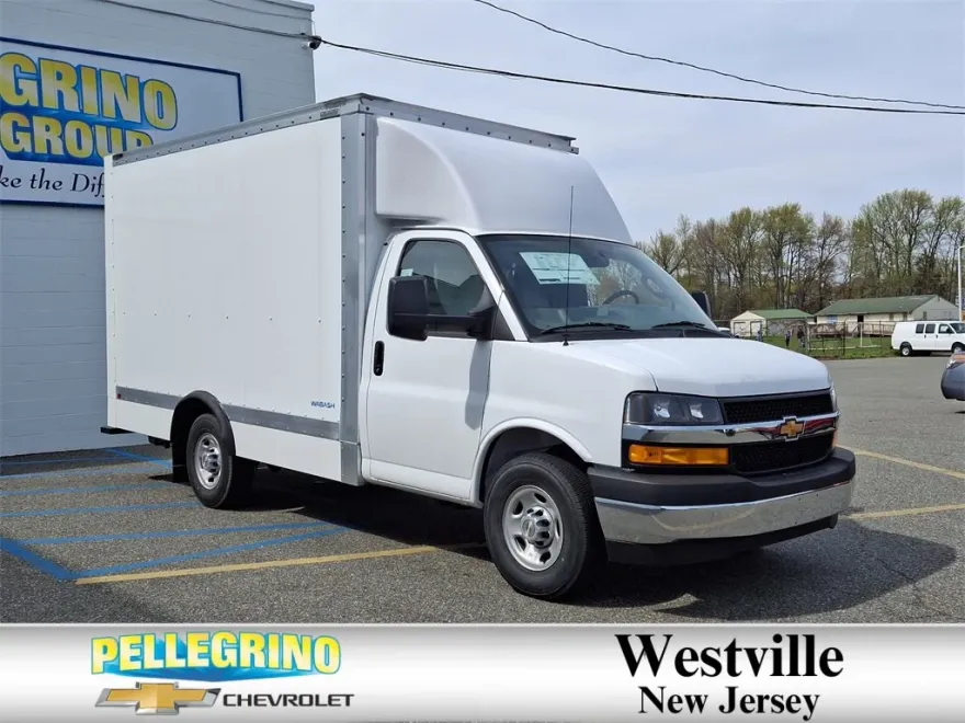 2025 Chevrolet Express Cutaway 3500 photo 1