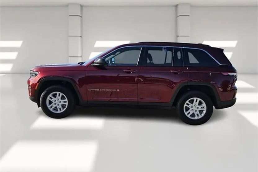2024 Jeep Grand Cherokee Laredo photo 1
