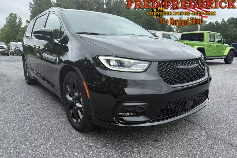 2026 Chrysler Pacifica Limited photo 1