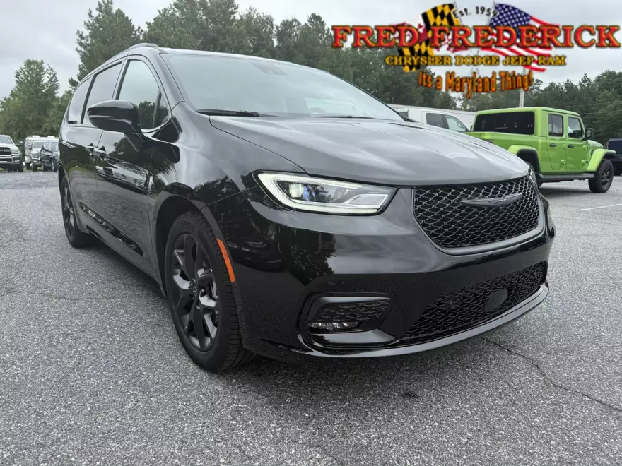 2026 Chrysler Pacifica Limited photo 1