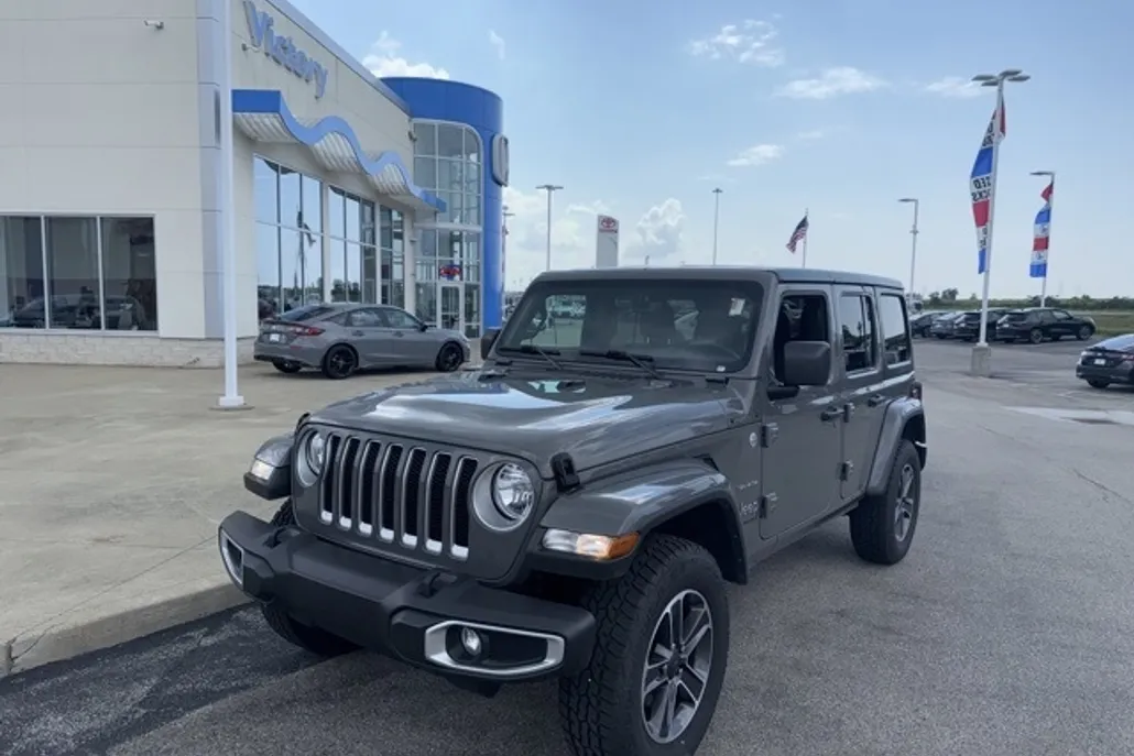 2023 Jeep Wrangler Sahara photo 1