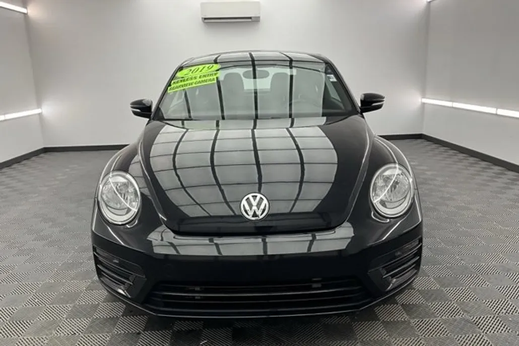 2019 Volkswagen Beetle S photo 1