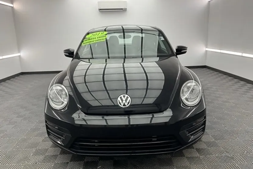 2019 Volkswagen Beetle S photo 1