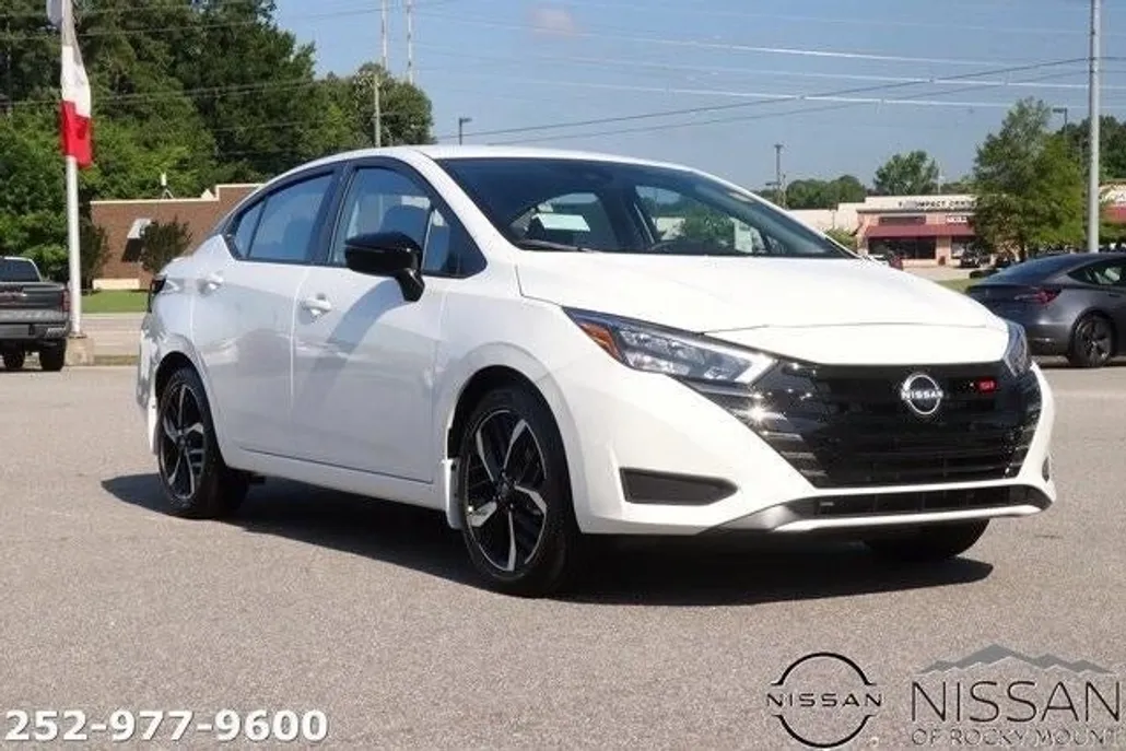 2025 Nissan Versa SR photo 1