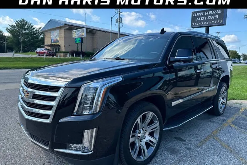2017 Cadillac Escalade Luxury photo 1