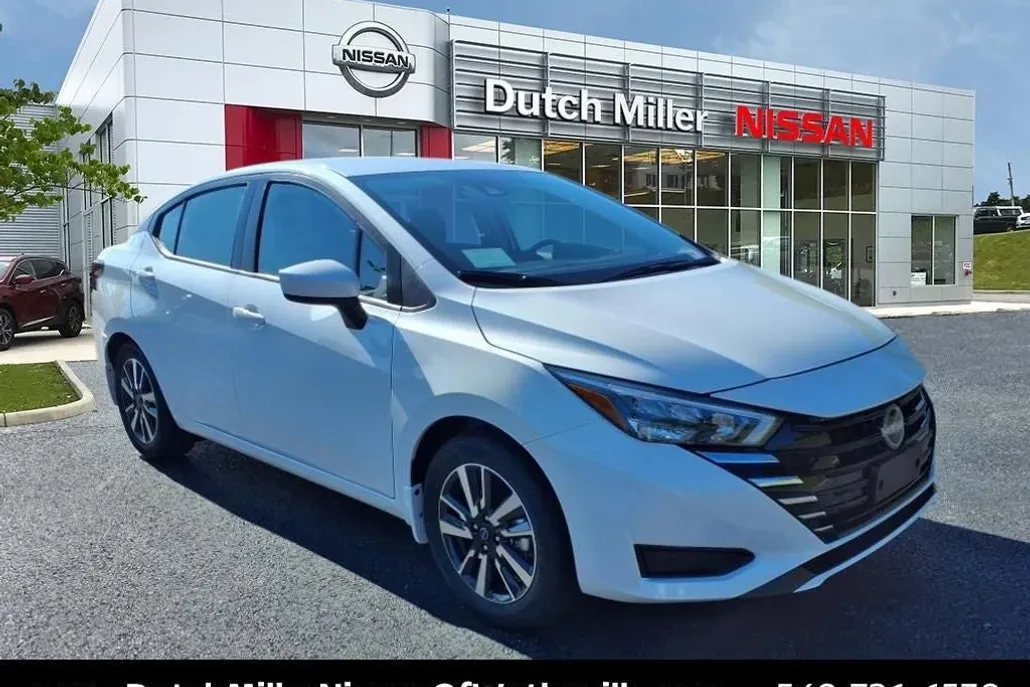 2025 Nissan Versa SV photo 1