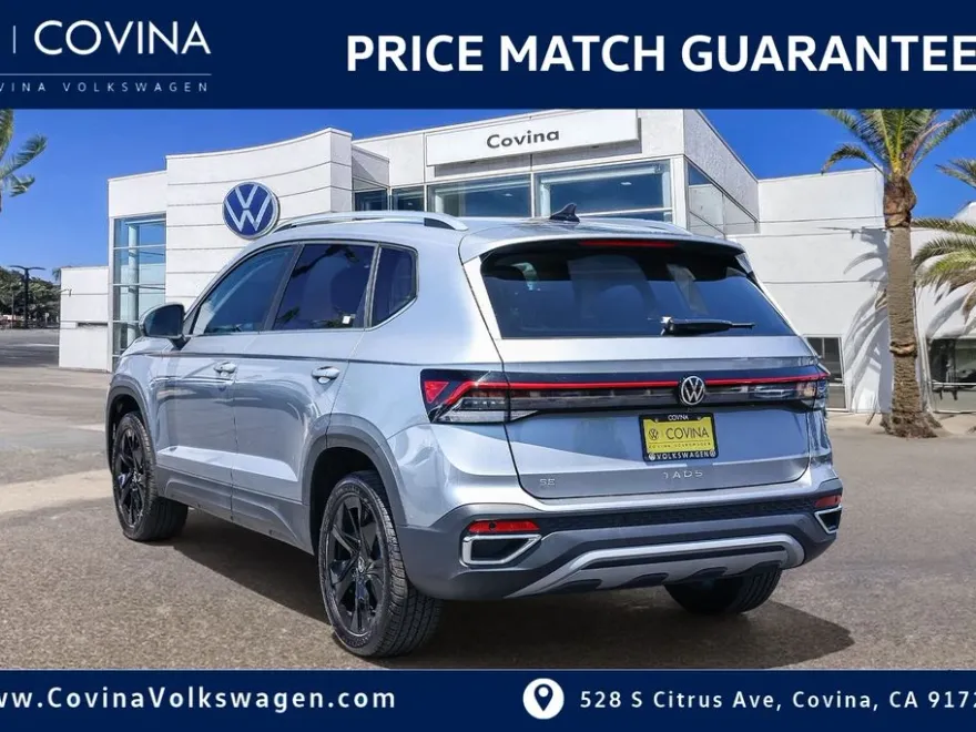 2025 Volkswagen Taos SE photo 1