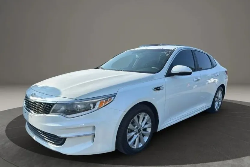 2016 Kia Optima LX photo 1