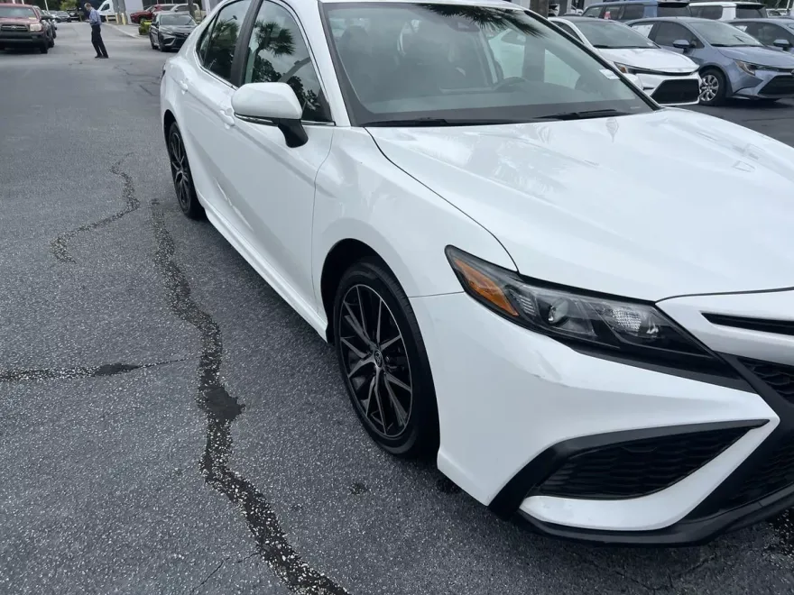 2024 Toyota Camry SE photo 1