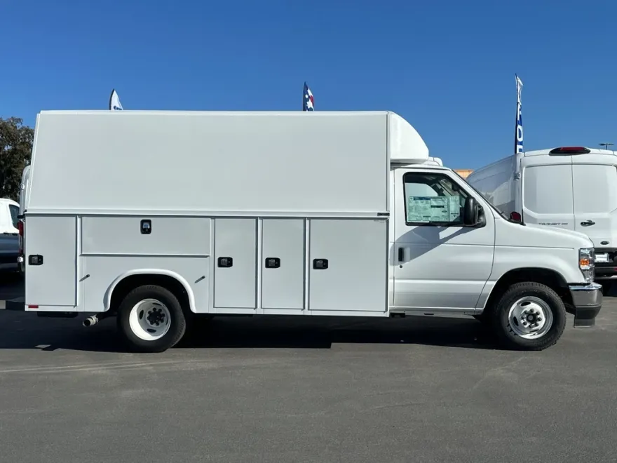 2025 Ford E-350 Base photo 1