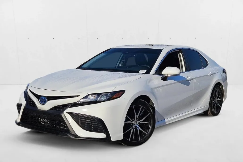 2024 Toyota Camry Hybrid SE photo 1