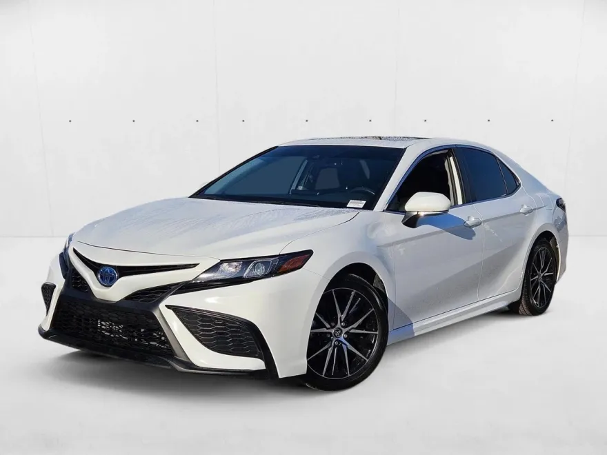 2024 Toyota Camry Hybrid SE photo 1