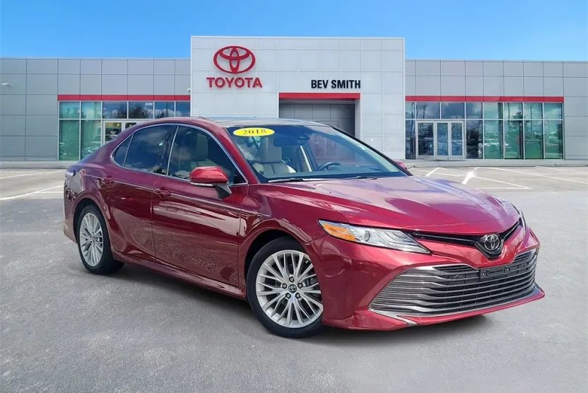 2018 Toyota Camry SE XLE photo 1