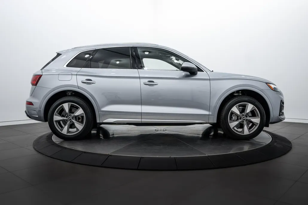 2022 Audi Q5 40 Premium Plus photo 1