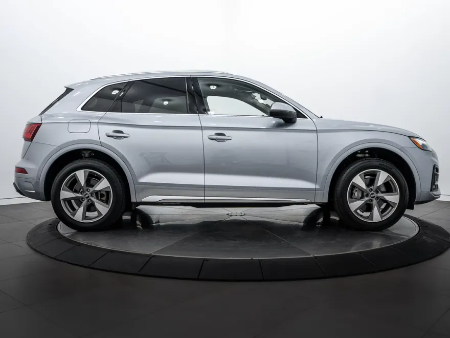 2022 Audi Q5 40 Premium Plus photo 1