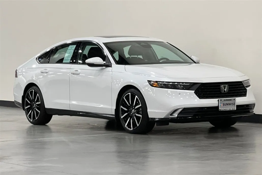 2025 Honda Accord Hybrid Touring photo 1