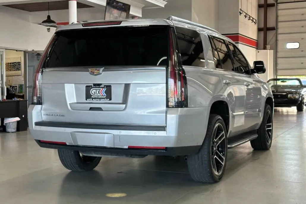 2019 Cadillac Escalade Luxury photo 1