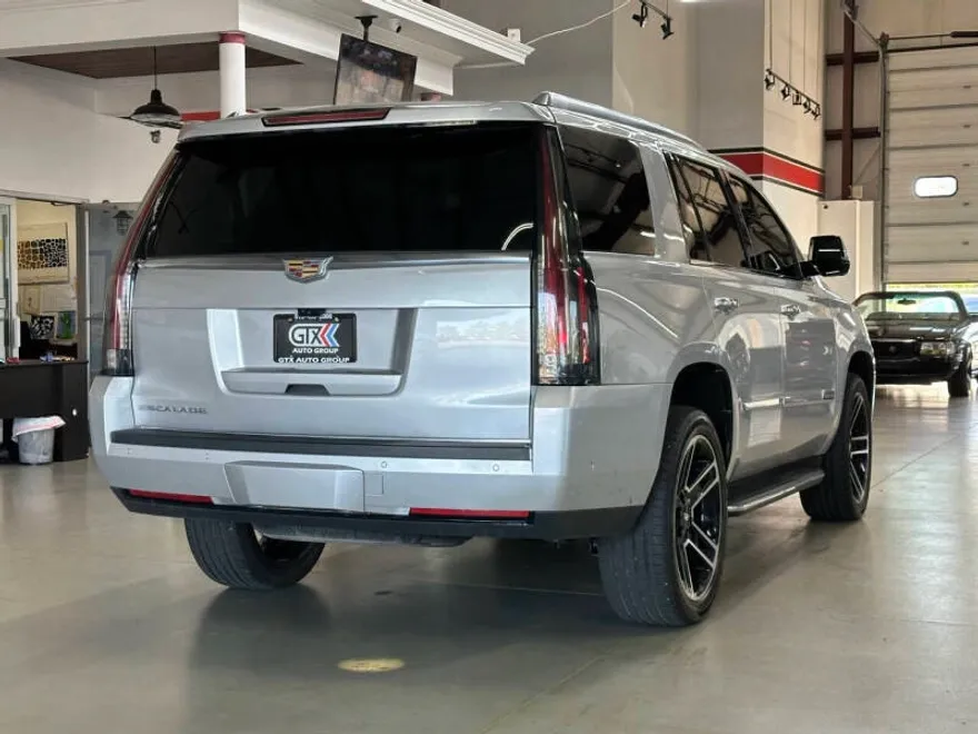 2019 Cadillac Escalade Luxury photo 1