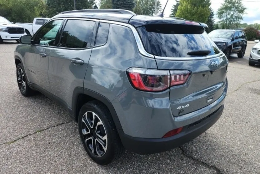 2024 Jeep Compass Limited photo 1