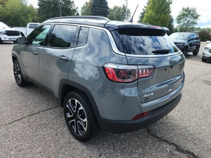 2024 Jeep Compass Limited photo 1