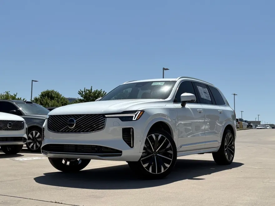 2025 Volvo XC90 T8 Plus photo 1