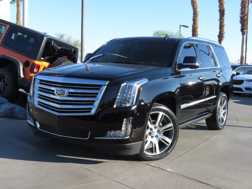 2019 Cadillac Escalade Platinum photo 1