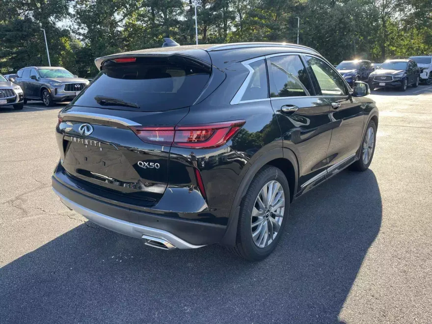 2025 Infiniti QX50 Luxe AWD photo 1