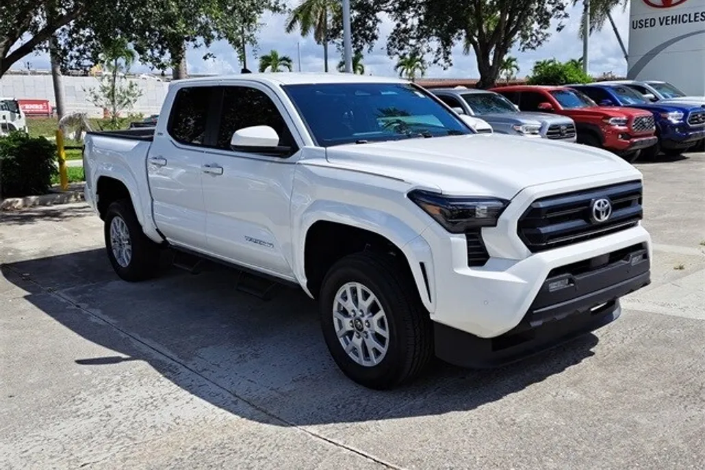 2024 Toyota Tacoma SR5 photo 1