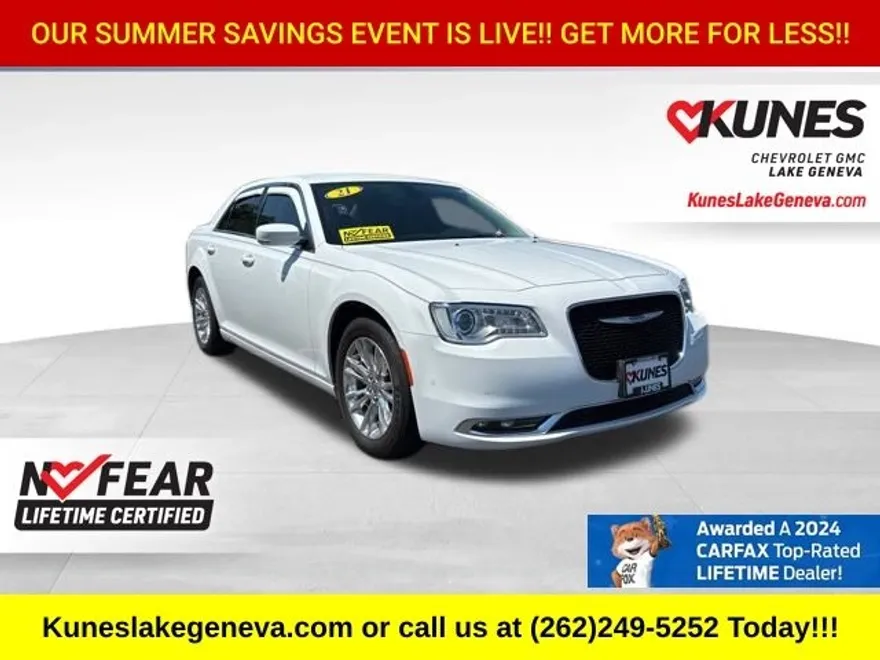 2021 Chrysler 300 Touring L photo 1