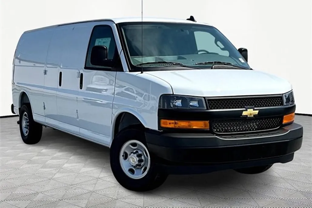 2025 Chevrolet Express Cargo 3500 photo 1