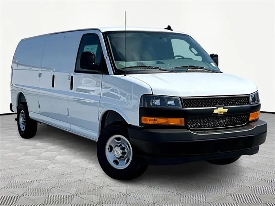 2025 Chevrolet Express Cargo 3500 photo 1