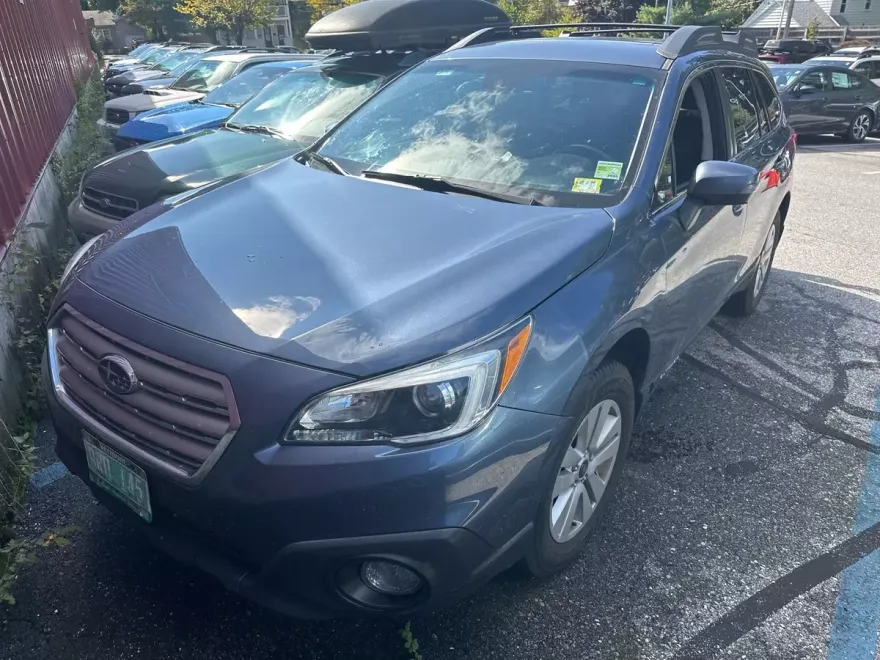 2017 Subaru Outback 2.5i Premium photo 1
