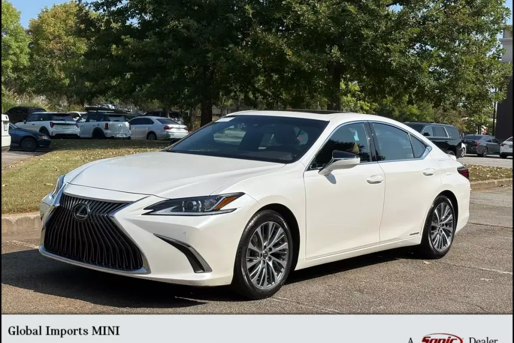 2020 Lexus ES 300h photo 1