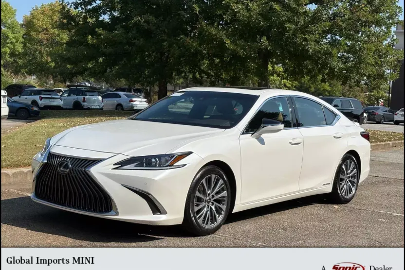 2020 Lexus ES 300h photo 1