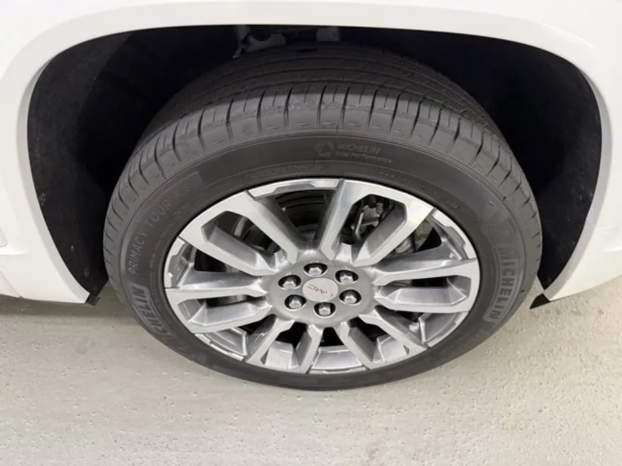 2023 Gmc Acadia Denali photo 1