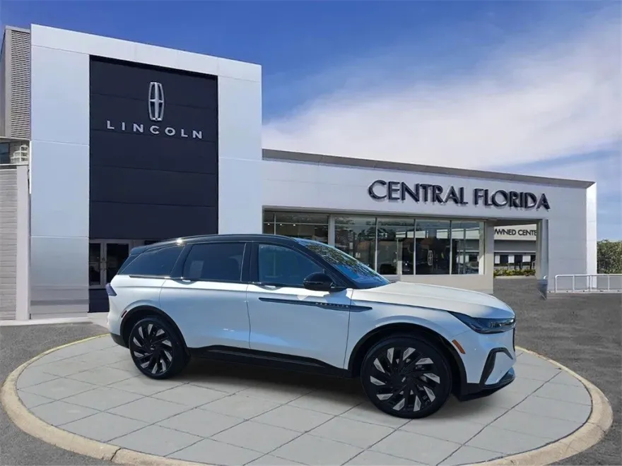 2025 Lincoln Nautilus Reserve photo 1