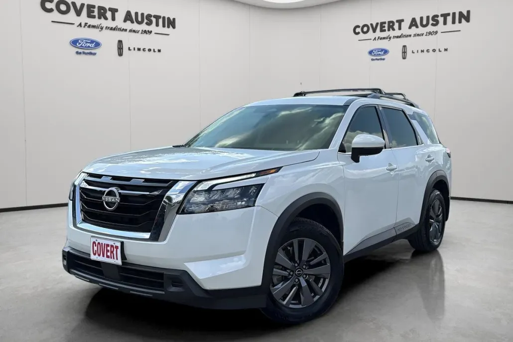 2024 Nissan Pathfinder SV photo 1