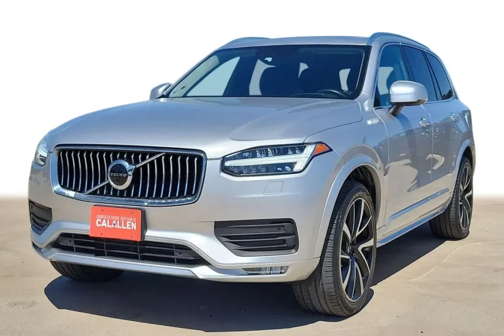 2022 Volvo XC90 T6 AWD Momentum photo 1
