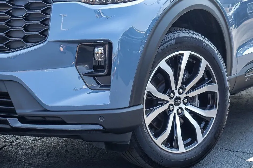 2025 Ford Explorer ST-Line photo 1