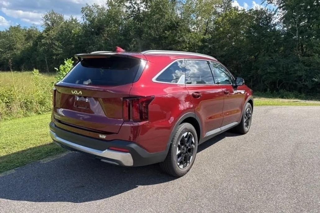 2025 Kia Sorento S photo 1