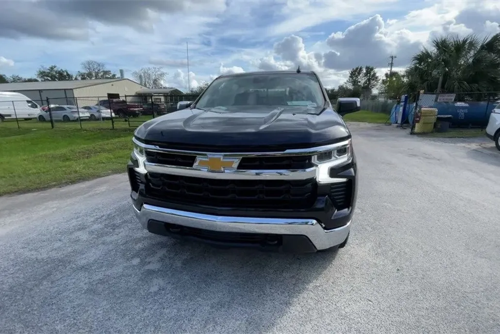 2023 Chevrolet Silverado 1500 LT photo 1